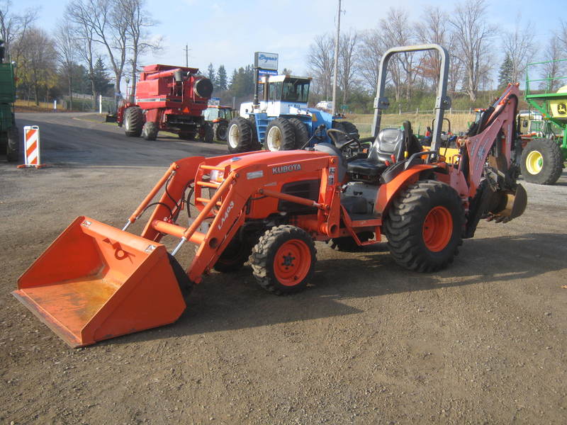 Kubota B2630 Tractor, Backhoe